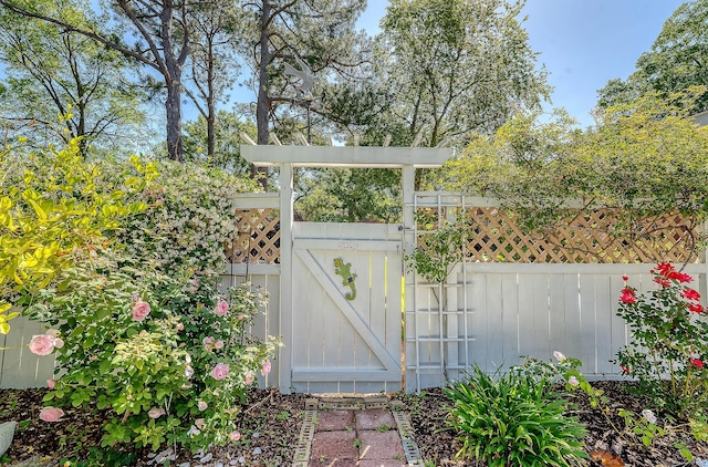 gate featuring fence