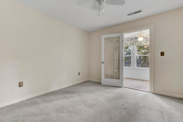 carpeted empty room featuring ceiling fan