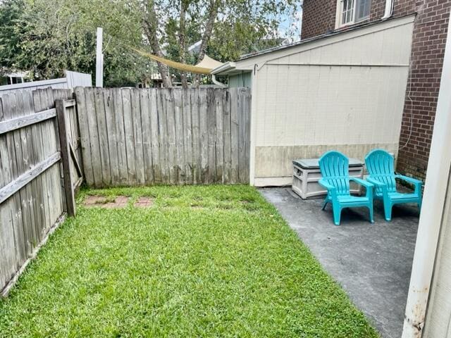 view of yard with a patio area