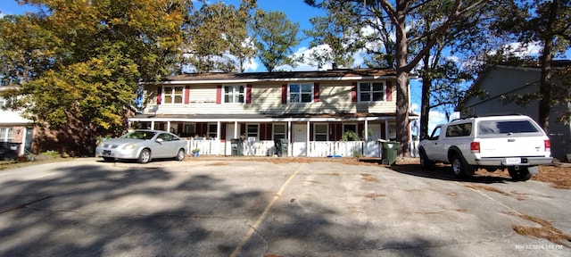 view of front facade with covered porch