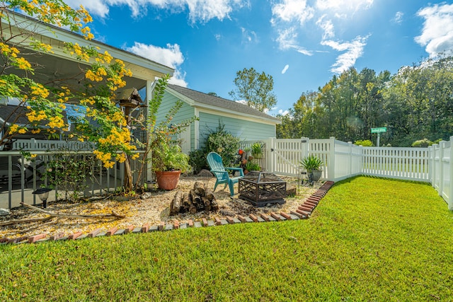 view of yard featuring an outdoor fire pit