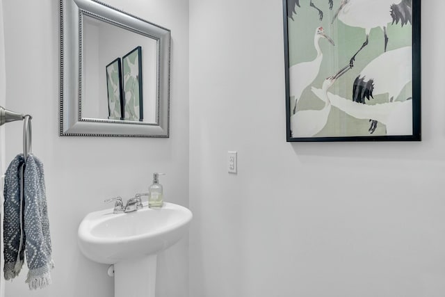 bathroom featuring sink