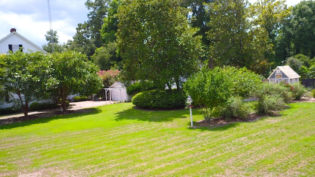 view of yard featuring an outbuilding and an exterior structure