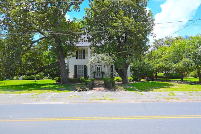 view of front of house with a front lawn