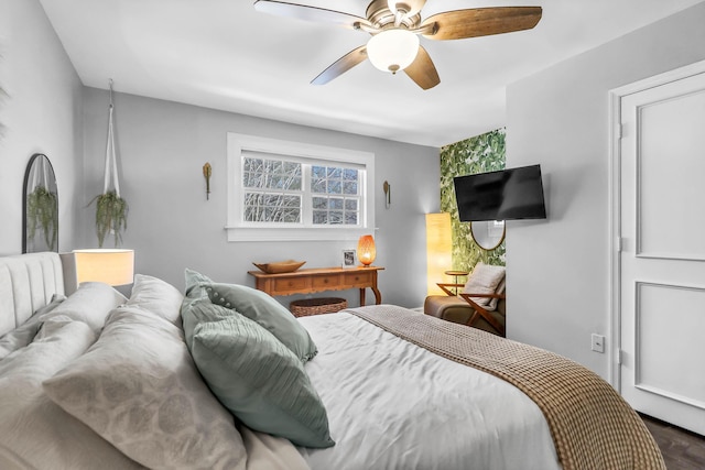 bedroom with a ceiling fan