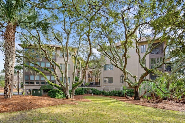 exterior space featuring a front lawn