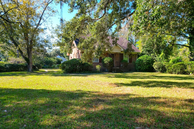 view of front of house featuring a front yard