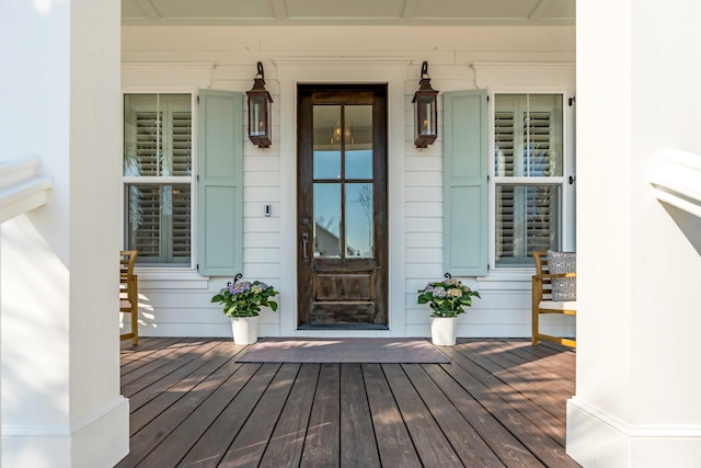 doorway to property with covered porch