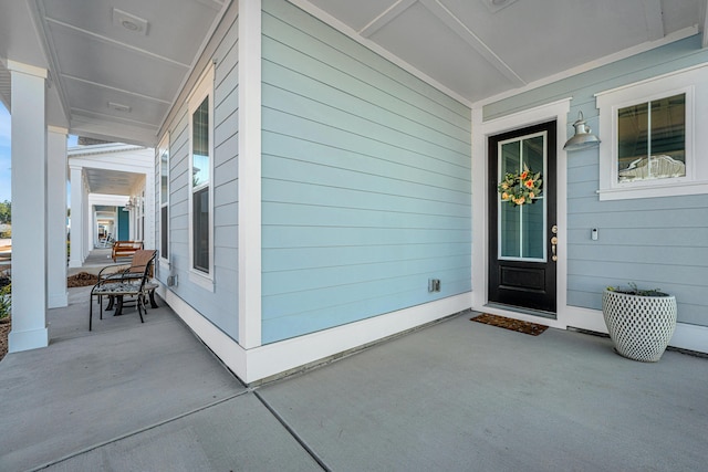 property entrance featuring a porch