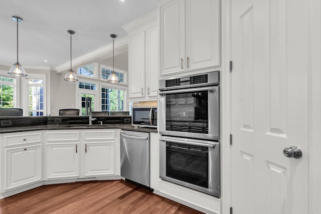2720 Oak Manor Dr, Mount Pleasant, SC 29466 - kitchen with stainless steel appliances, healthy amount of natural light, wood finished floors, a sink, and ornamental molding