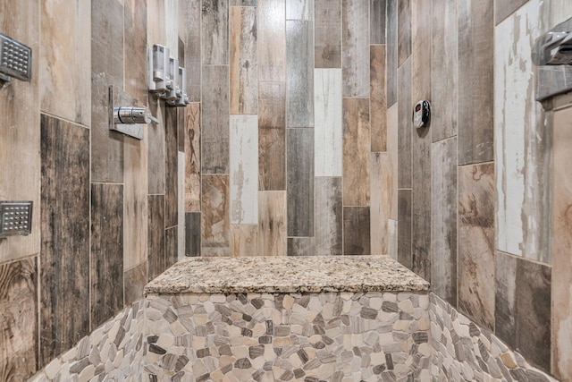 2720 Oak Manor Dr, Mount Pleasant, SC 29466 - bathroom with tiled shower