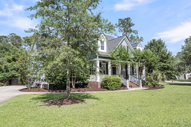 2720 Oak Manor Dr, Mount Pleasant, SC 29466 - cape cod home featuring a porch and a front lawn