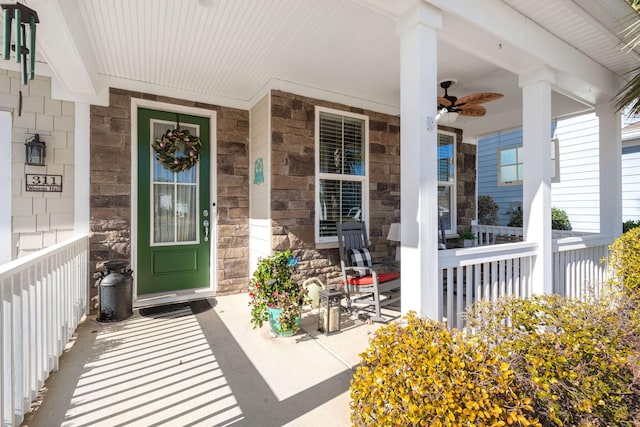 property entrance featuring ceiling fan