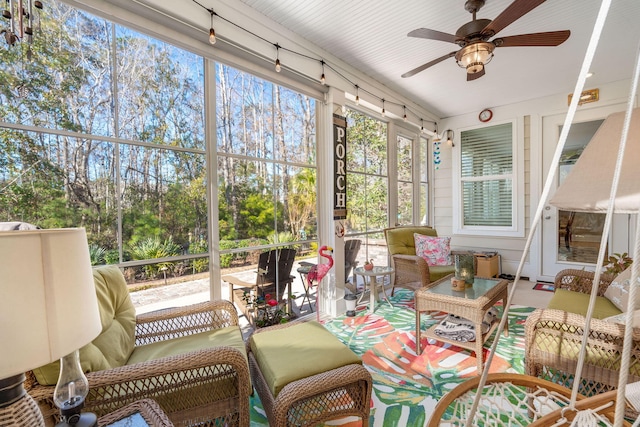 sunroom with ceiling fan