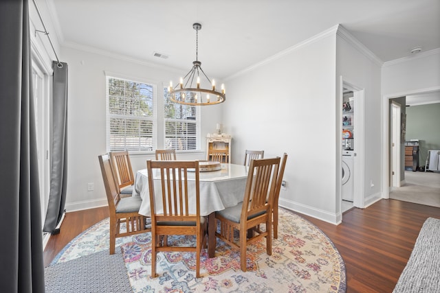 dining space featuring dark wood-style floors, crown molding, and a notable chandelier