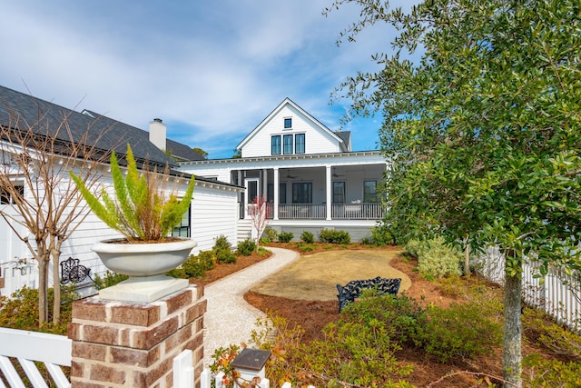 view of front facade featuring fence and a ceiling fan