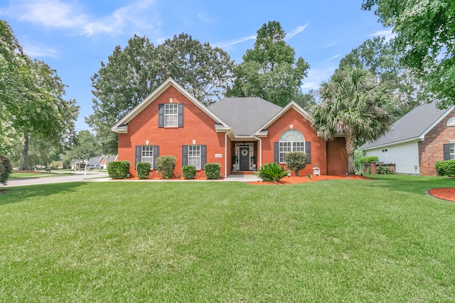 view of front of house with a front lawn