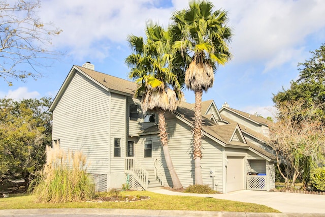 view of front facade featuring a garage