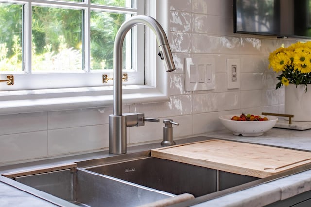 kitchen view of backsplash and a sink
