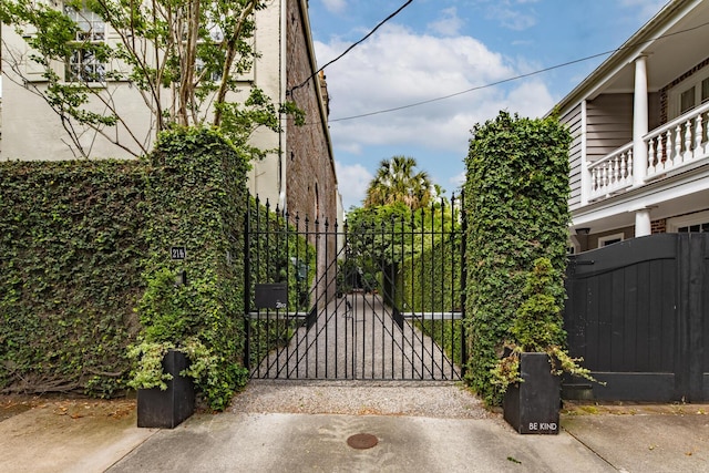 gate featuring fence