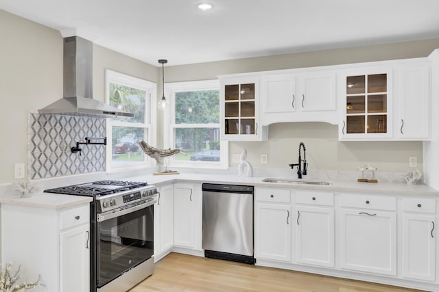 16 Oatly Cir, Charleston, SC 29414 - kitchen with stainless steel appliances, exhaust hood, a sink, glass insert cabinets, and white cabinetry