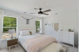 bedroom with ceiling fan