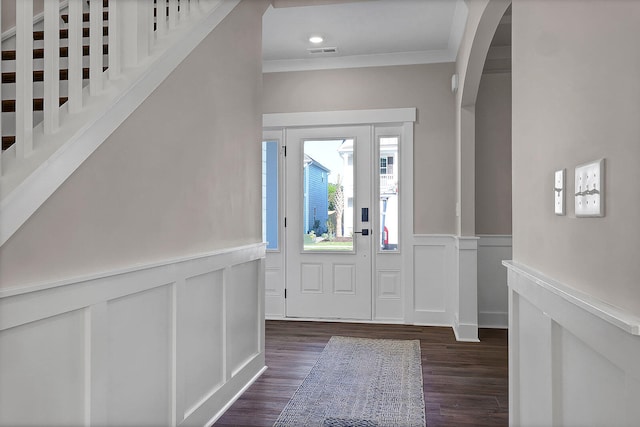 foyer entrance featuring crown molding and dark hardwood / wood-style floors