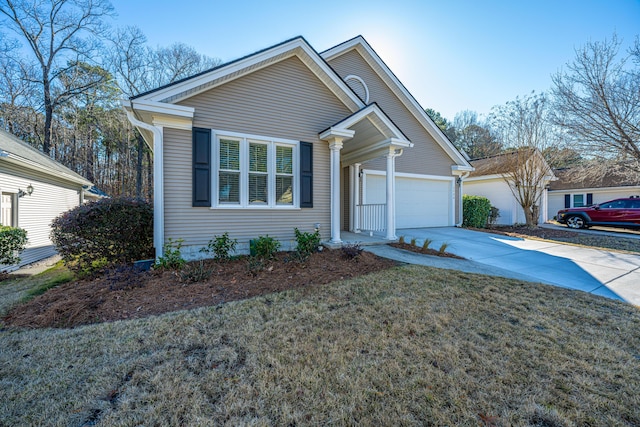 view of front of house featuring a front yard