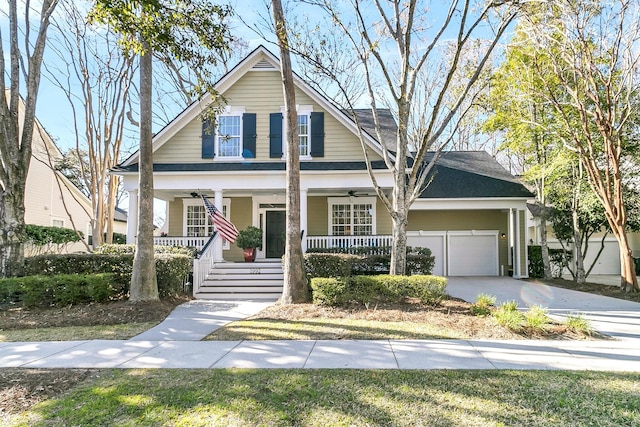 view of front of house with ceiling fan, driveway, and a porch