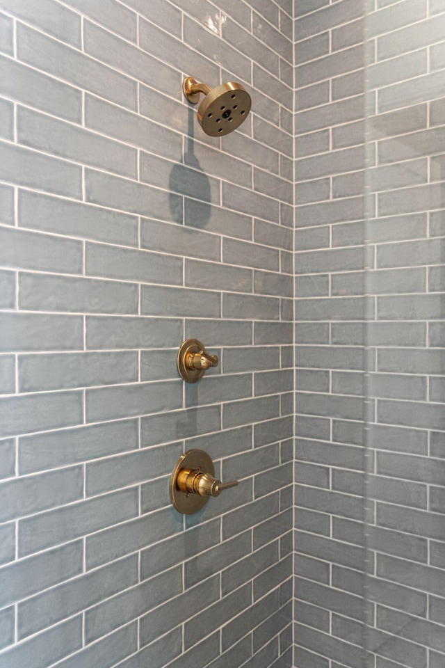 details featuring a tile shower