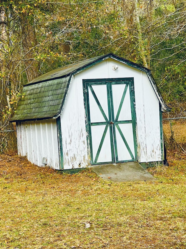 view of outdoor structure with a lawn