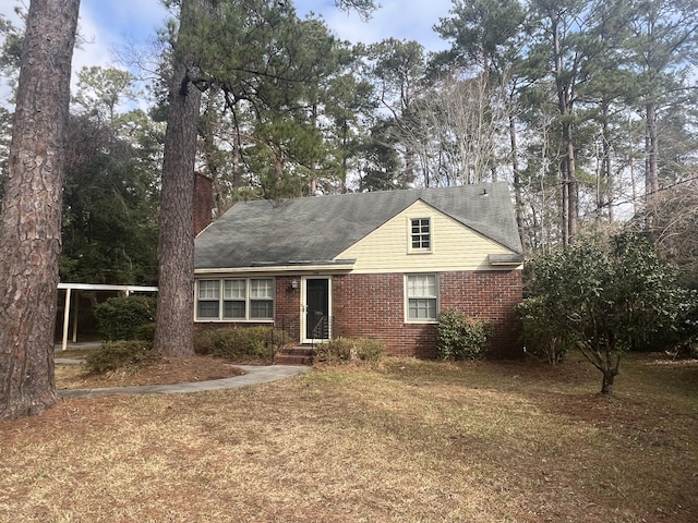 view of front of property with a front yard