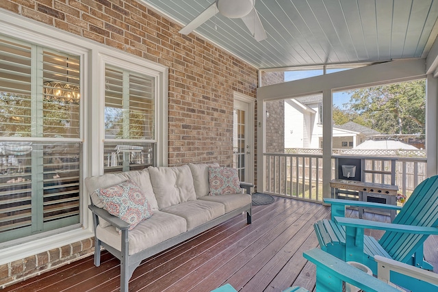 sunroom with a ceiling fan