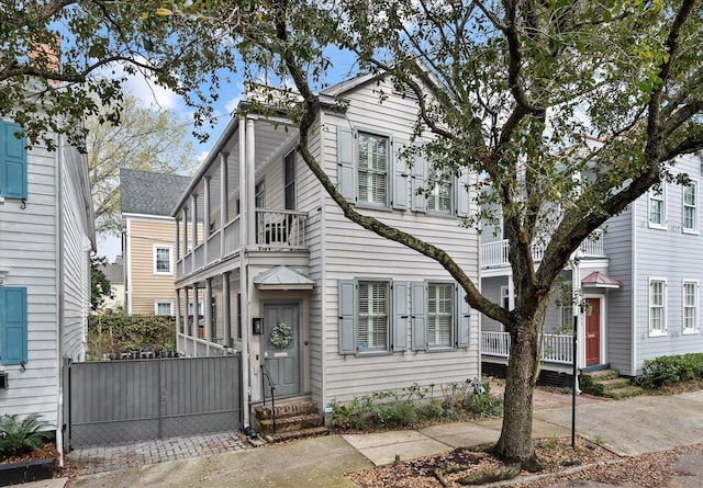 view of front facade featuring entry steps and fence