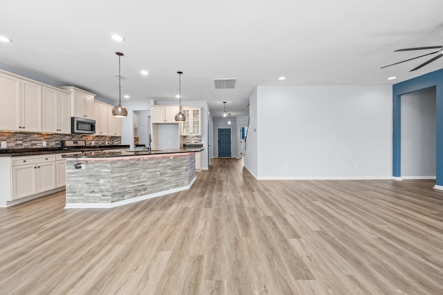 202 Buttercup Ln, Summerville, SC 29486 - kitchen featuring stainless steel appliances, dark countertops, tasteful backsplash, a ceiling fan, and open floor plan