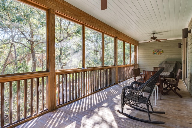 sunroom / solarium with ceiling fan