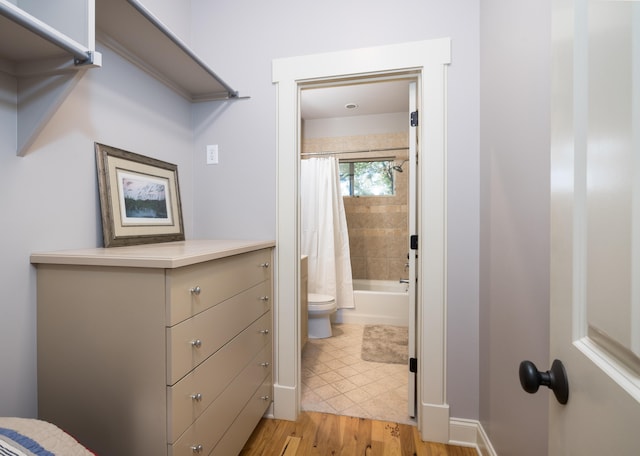 walk in closet with light wood-type flooring