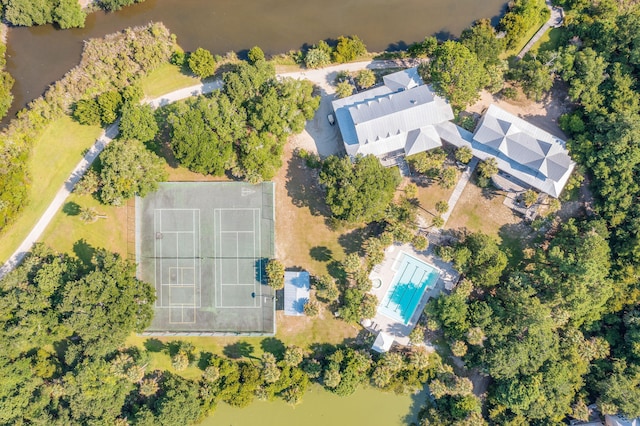 bird's eye view with a water view