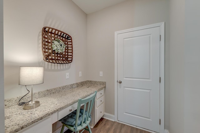 bathroom featuring wood finished floors and baseboards