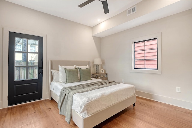 bedroom with visible vents, light wood-style flooring, baseboards, and ceiling fan