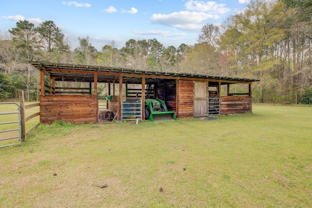 view of outdoor structure with an outbuilding and an exterior structure
