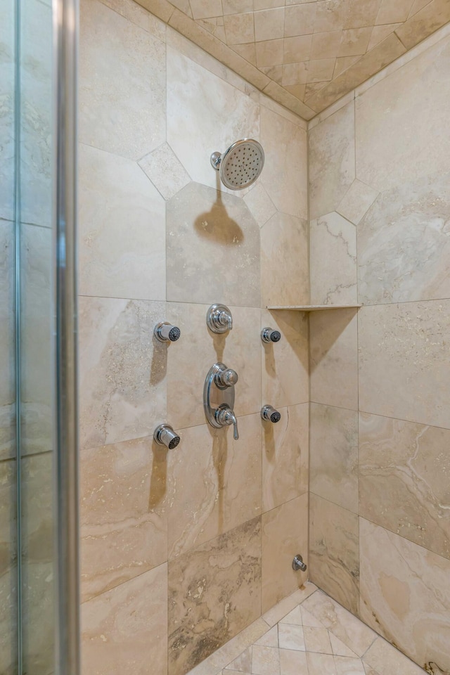 full bath featuring tiled shower