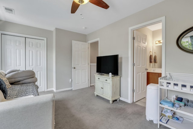 living room featuring visible vents, light carpet, baseboards, and a ceiling fan