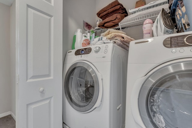 laundry area with laundry area, independent washer and dryer, and baseboards