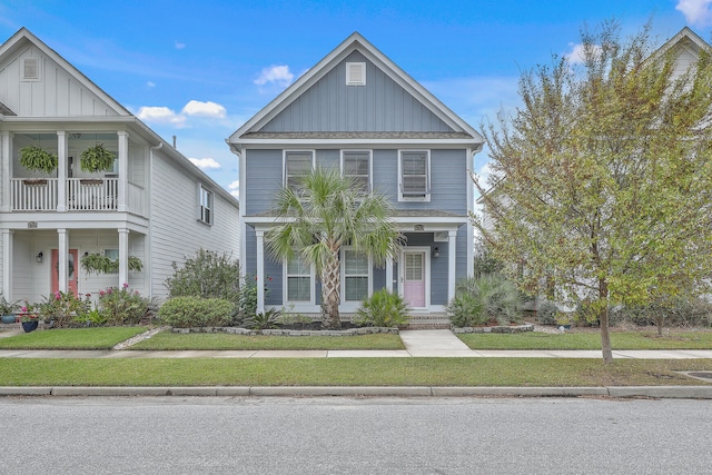 view of front of home featuring a front yard and a balcony