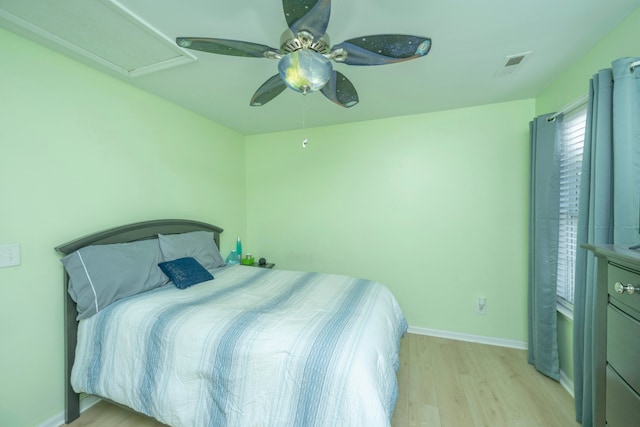 bedroom featuring light hardwood / wood-style floors and ceiling fan