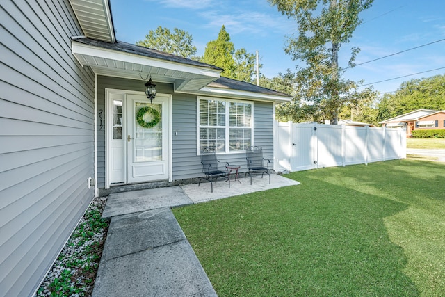 property entrance featuring a lawn