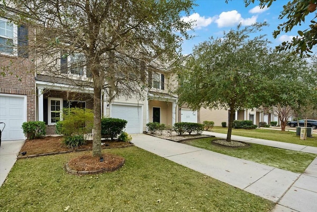 view of front of property featuring a front yard