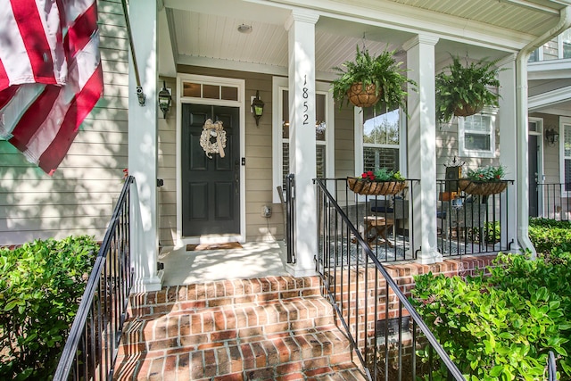 doorway to property with covered porch
