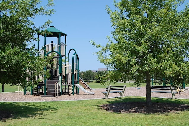 community play area with a yard